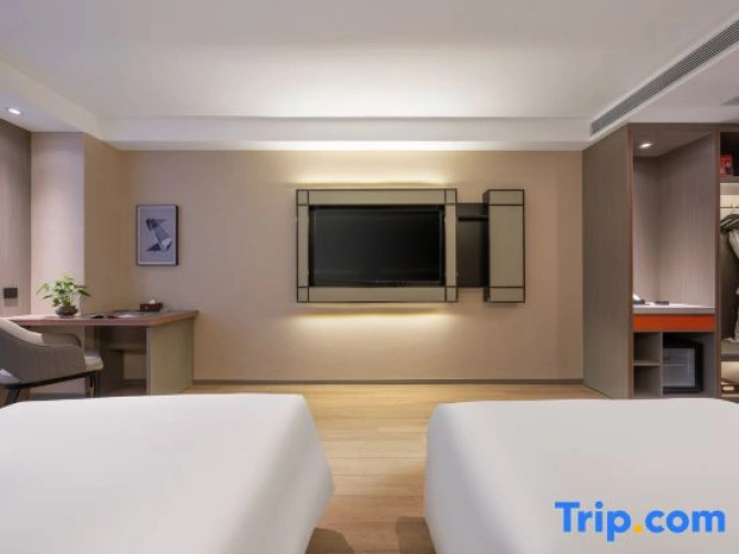Standard Twin room with view