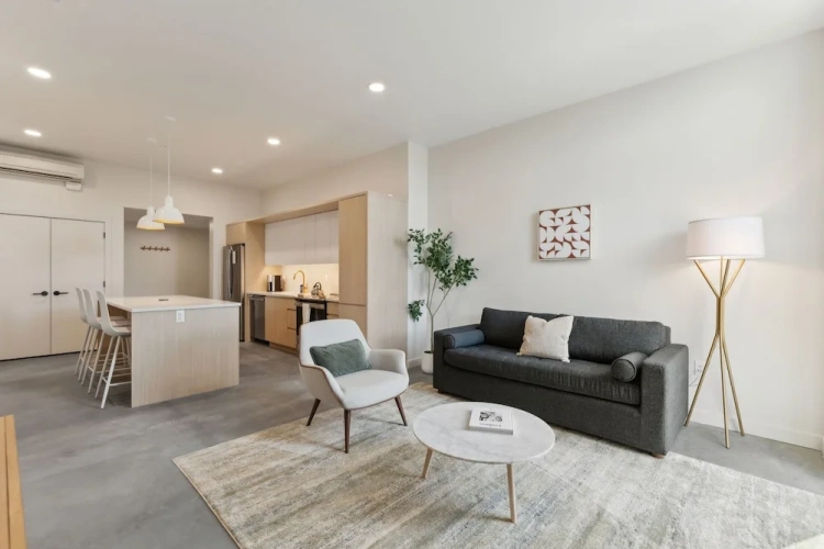 2 Bedrooms Apartment