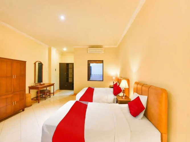 Super OYO Townhouse Oak Maxi Hotel Legian