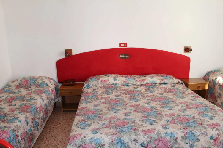 Hotel Holiday