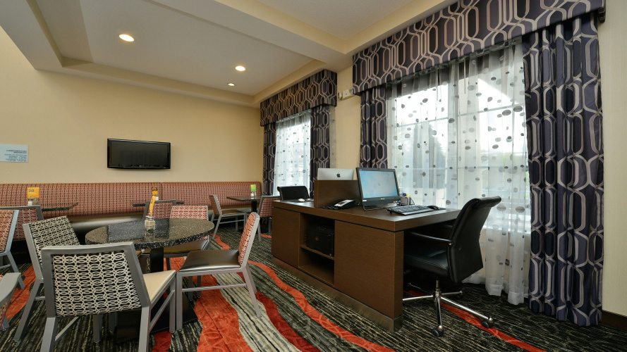 Holiday Inn Express Boston-Milford photo 21