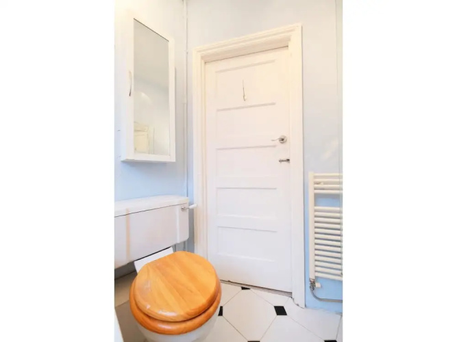 Sunny, Bohemian-style Flat For 4 in Queens Park