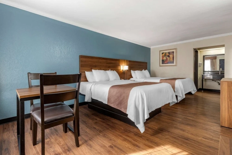 Standard Quadruple room with balcony