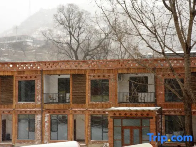 Yijing Tingxi Village Inn