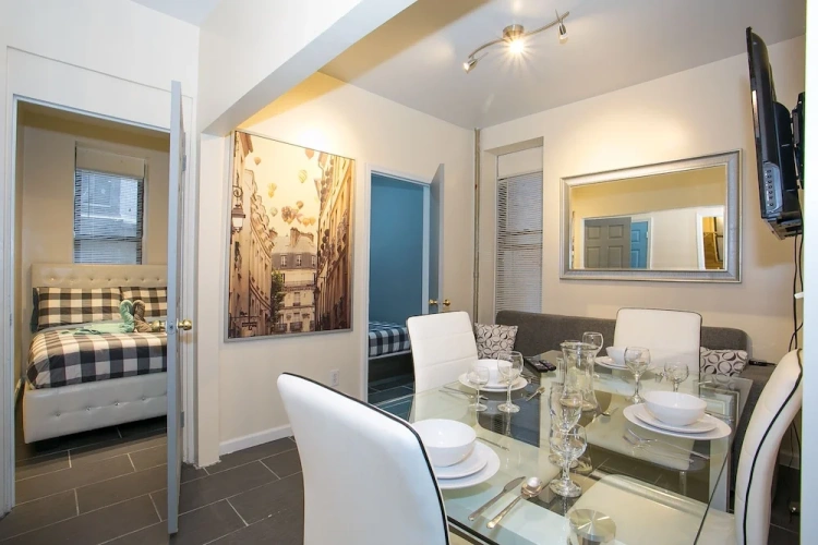 4 Bedrooms Classic Apartment