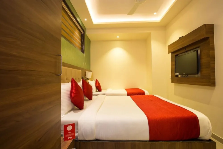 OYO 7154 Hotel Highland Residency