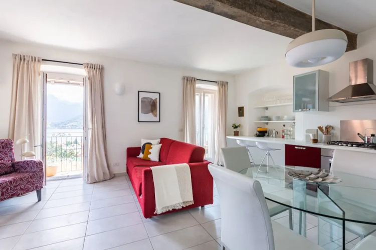 Lake View Terrace Apartment