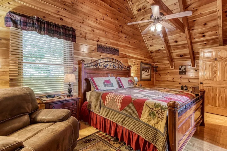 Majestic Mountain View - Great Location! - Convenient To Everything! 2 Bedroom Cabin by RedAwning