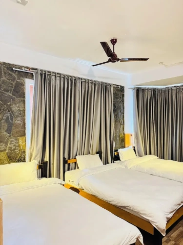 Standard Triple room