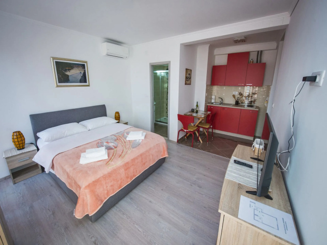 Studio apartment Mar - with view: SA3-Red Split, Riviera Split