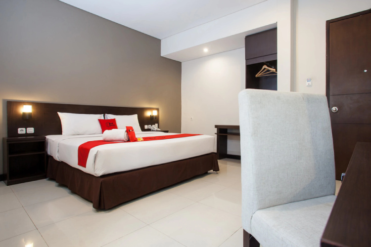 RedDoorz Premium Near Exit Toll Malang