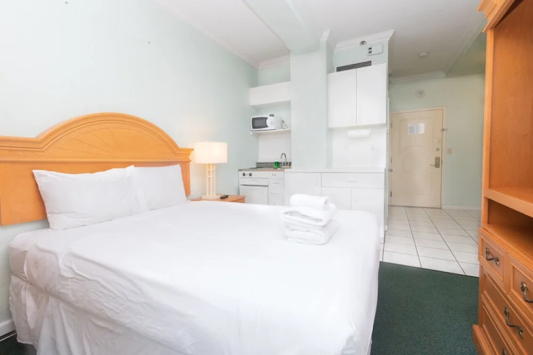 656 Studio Apartment Hollywood Beach