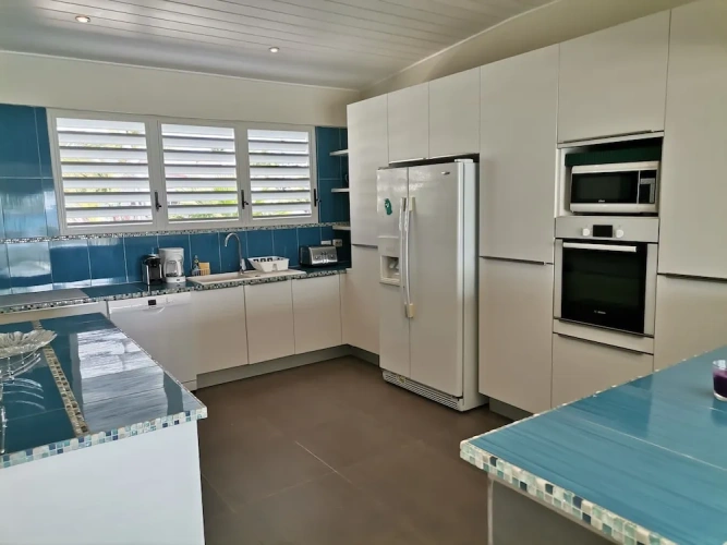 4 Bedrooms Villa