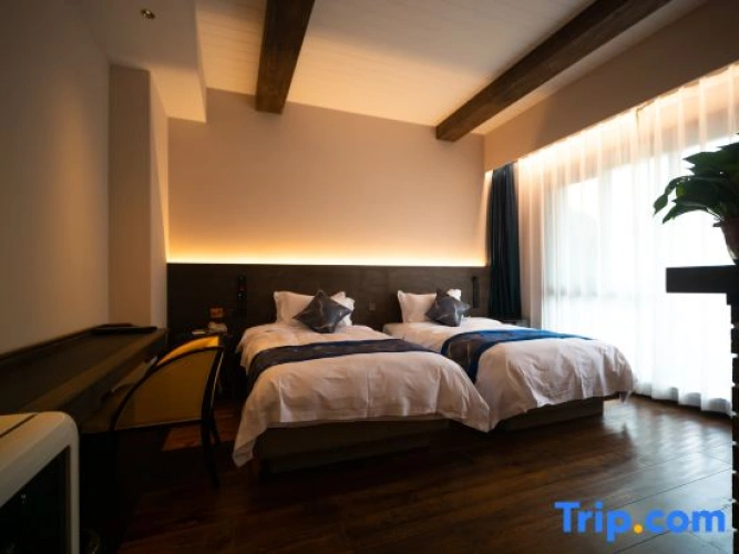 Standard Twin room with mountain view