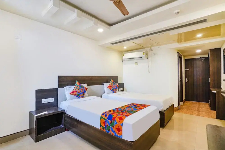 Fabhotel Golden Way