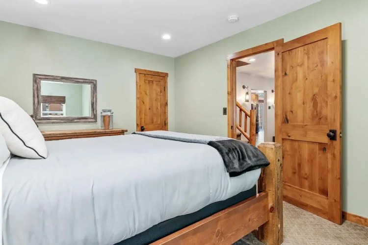 108 - Rustic Ridge Manor