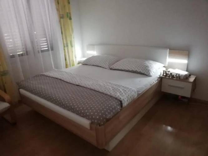 5 Bedrooms Cottage
