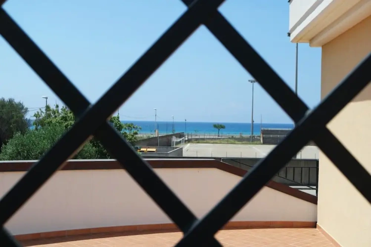 2 Bedrooms Apartment with sea view