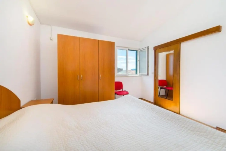3 Bedrooms Apartment