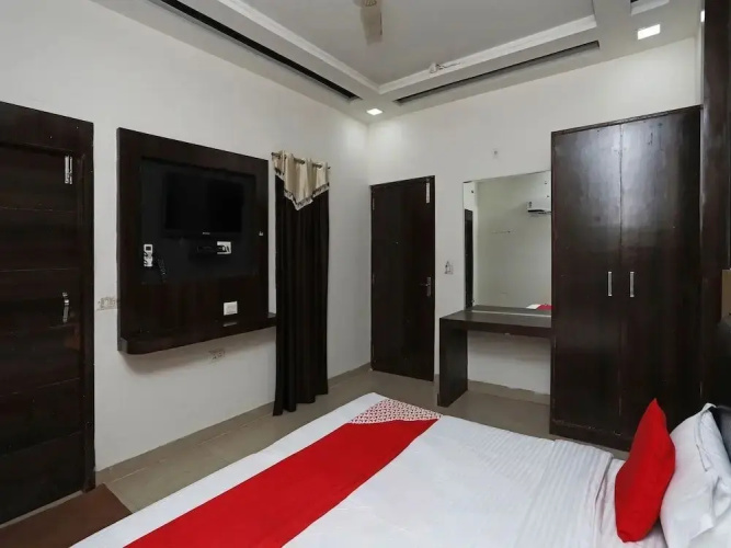Hotel Vanaya Palace by OYO Rooms