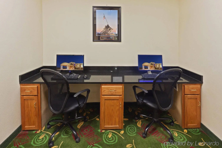 Holiday Inn Express & Suites Plainview by IHG