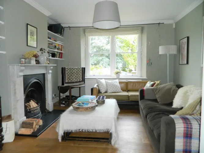 5 Bedrooms Cottage