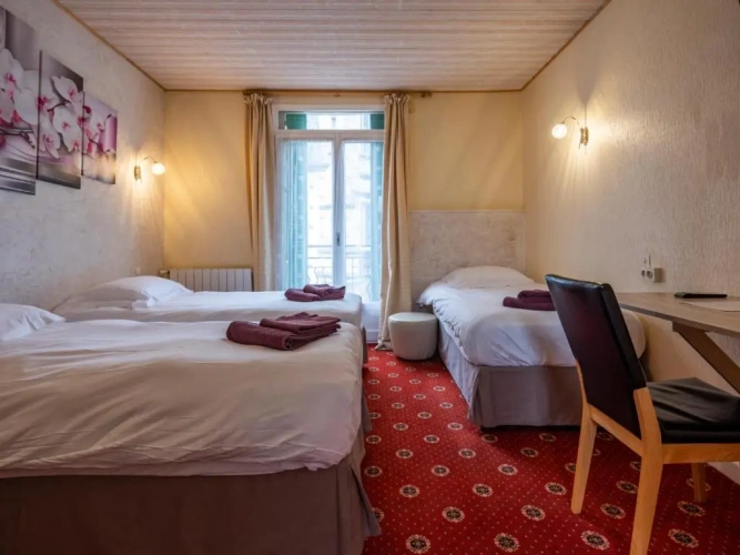 Standard Triple room