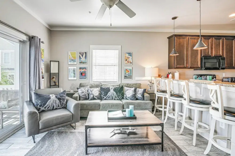 Walk to Shore: Myrtle Beach Home w/ Pool Access!