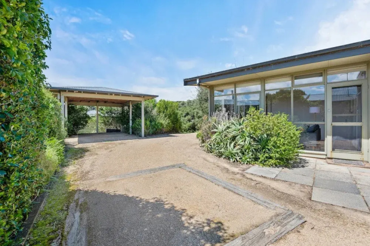 Spacious Coastal 4-bed Steps From the Sand
