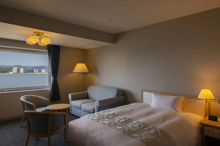 Superior Twin room with lake view