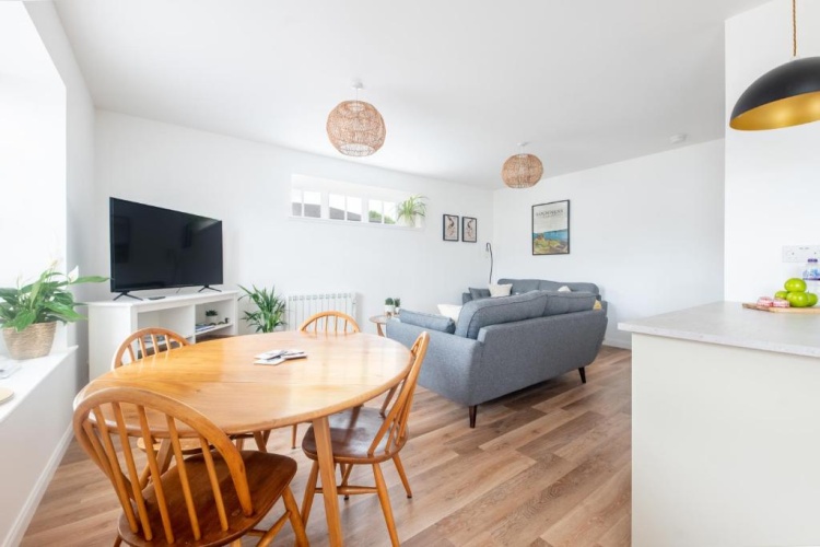 2 Bedrooms Cottage