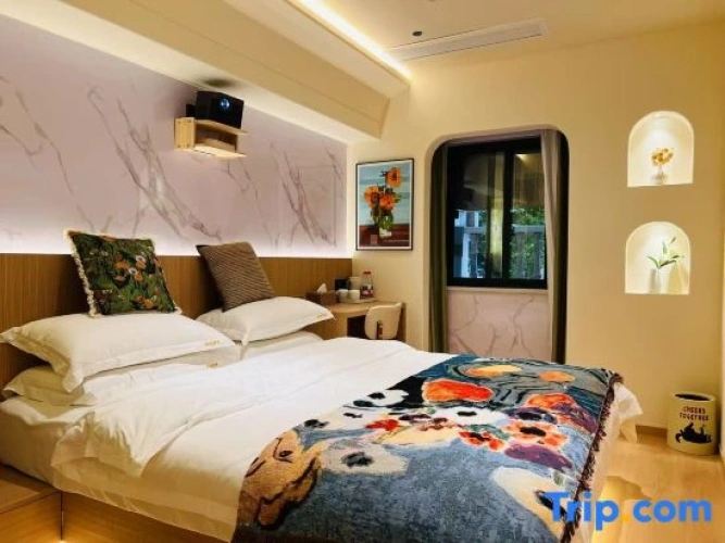Standard Double room with street view