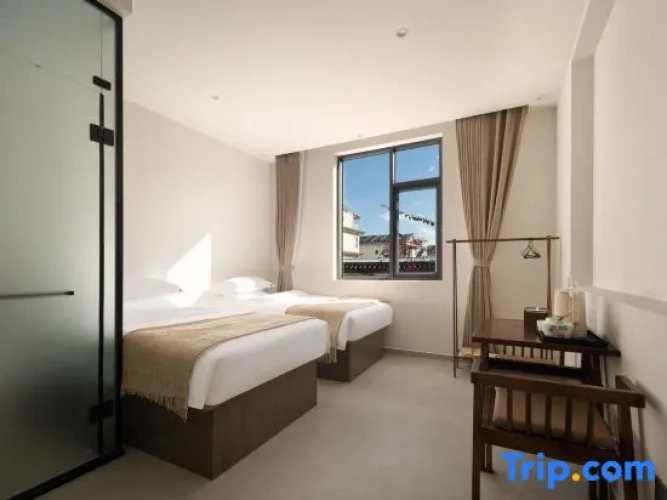 Standard Twin room with view