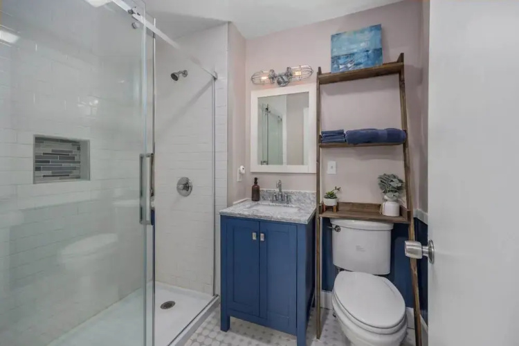 Bluestar Cottage - 2BR with Hot Tub