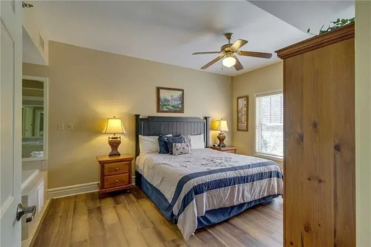 Baskins Creek 404 - 2 Br condo by RedAwning