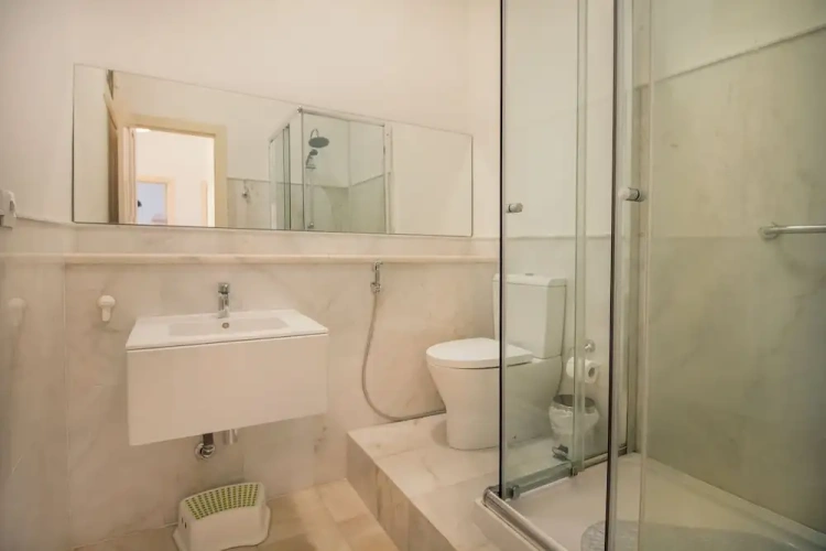 3 Bedrooms Apartment