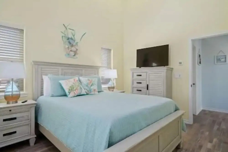 Coastal Paradise by Miss Kitty’s