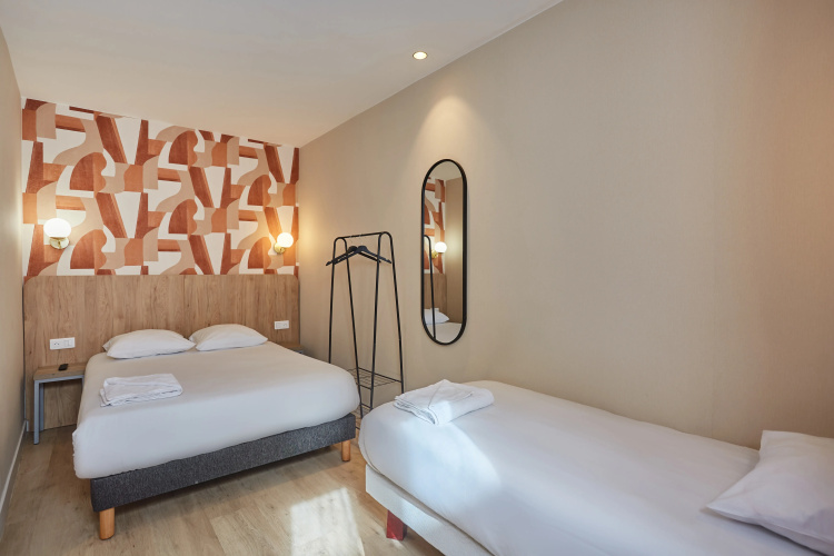 Merryl Hotel