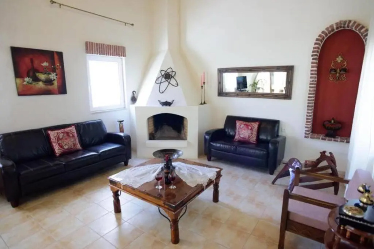 Traditional House 2 with Pool