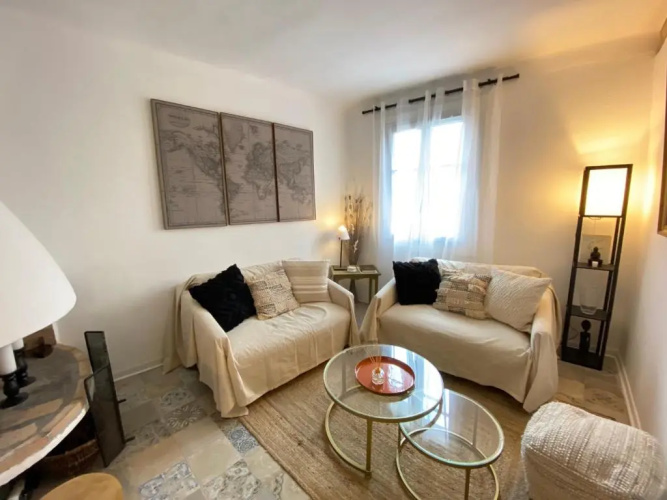 06M - Vieil Antibes beau duplex avec terrasse vue mer