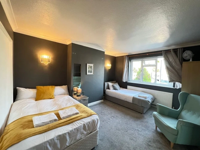 Standard Triple room