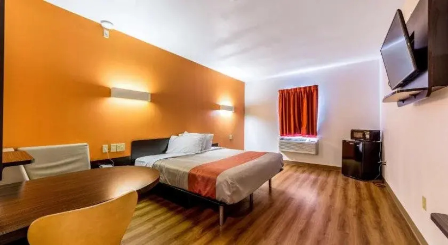 Motel 6 Jourdanton