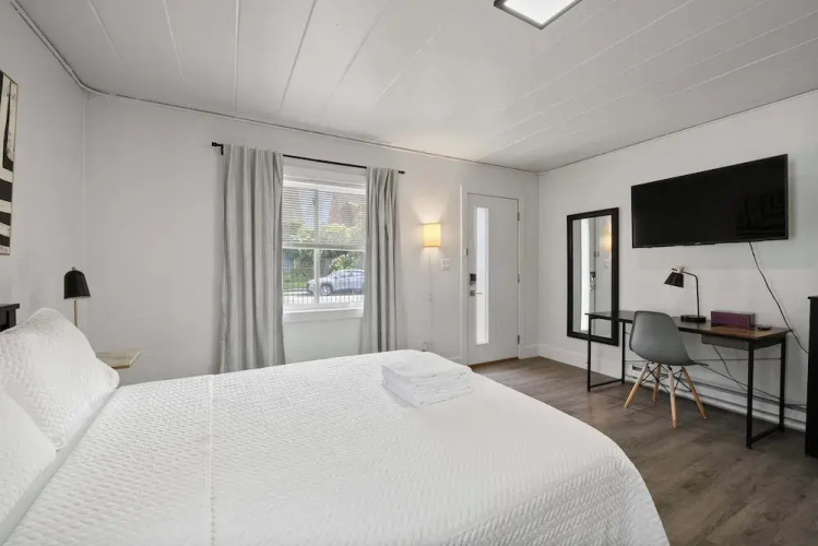 Chic City Retreat 97 Sleeps 2!