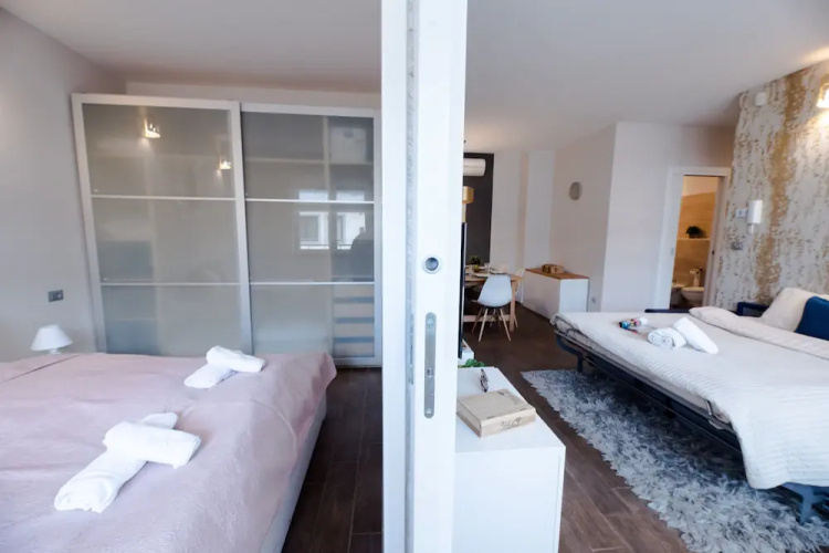 Budapest Easy Flat - Penthouse Basilica