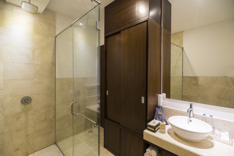 Junior Suite with pool view