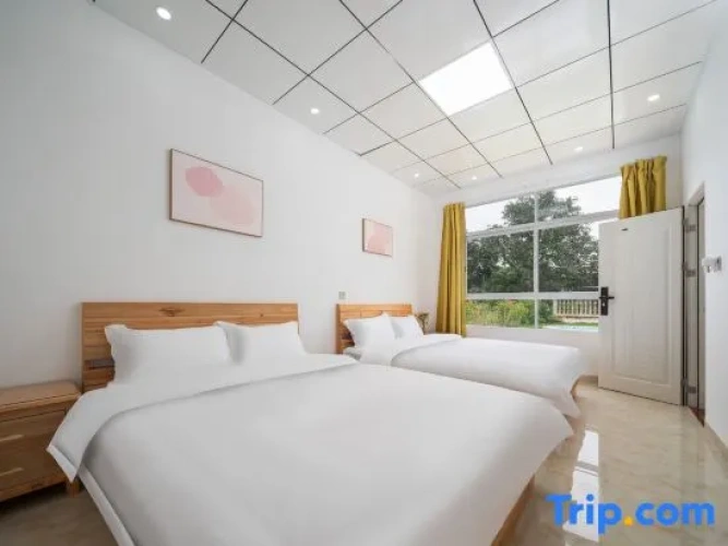 Suite with courtyard view