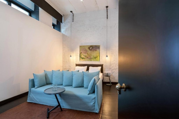 Comfort room