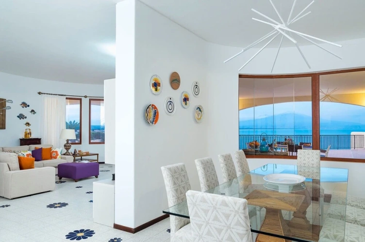 4 Bedrooms Villa with sea view
