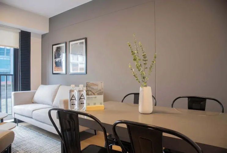 w Striking 1BR Duplex in Miraflores