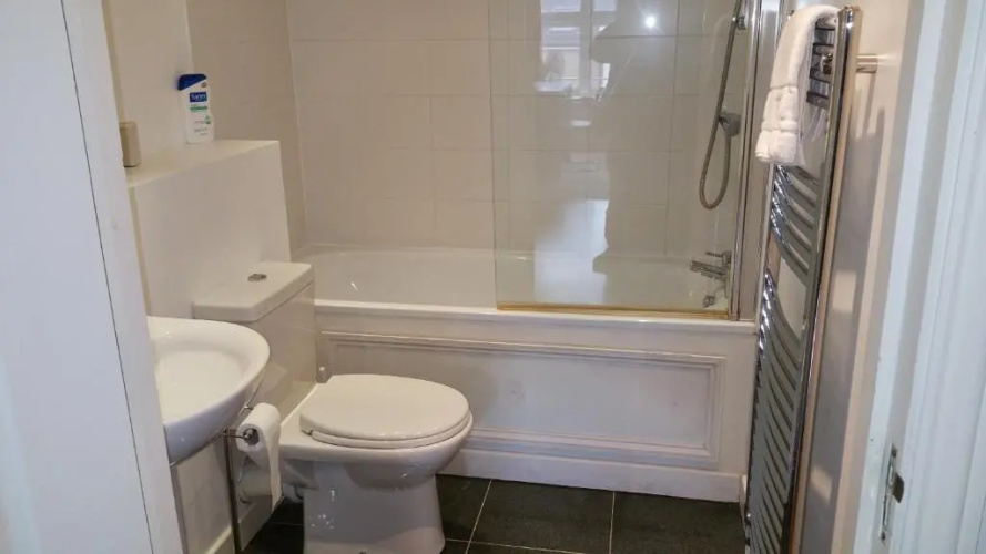 Oxford Apartment